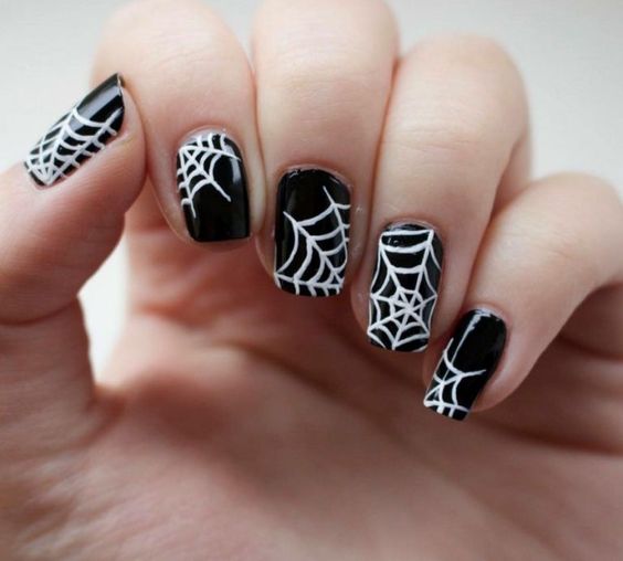 Deliciously dark | Our favourite Halloween nail trends